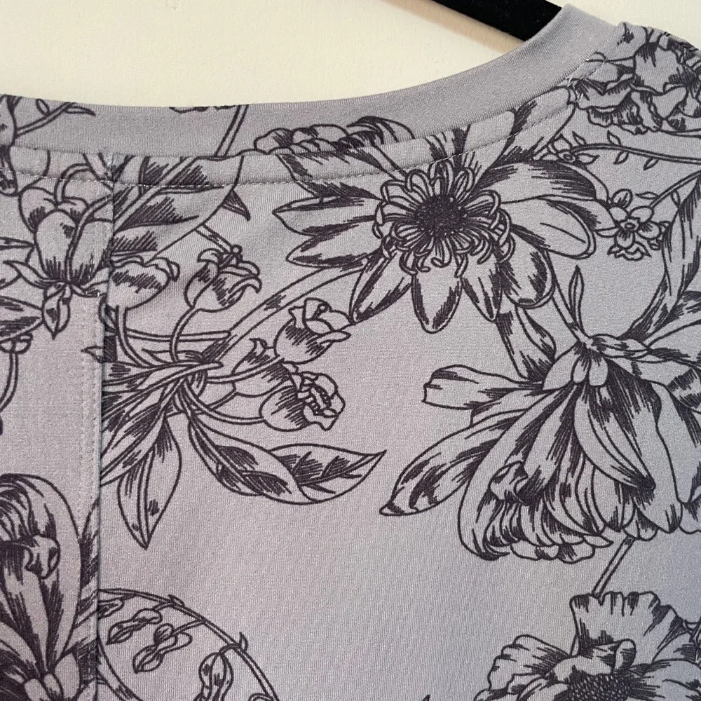 Wonderly Studio Grey Floral Sketch Pocket‎ Tee Cuffed Short Sleeve Top Medium